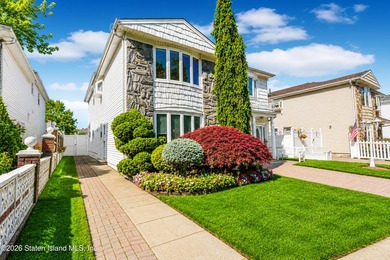 Extra large 2 family high ranch located in the desirable New - photo 3