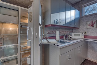 Former day spa now available for sale, offering three levels of - photo 22