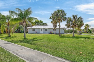 Welcome to this charming 3 bedroom/2 bathroom home with an open - photo 2