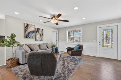 Welcome to this charming 3 bedroom/2 bathroom home with an open - photo 7