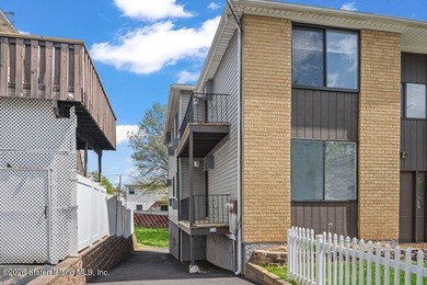 Two Family Semi (6 over 6) with built in, oversized, 1.5 car - photo 3