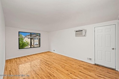 Two Family Semi (6 over 6) with built in, oversized, 1.5 car - photo 6