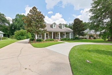 Welcome home to this beautiful Southern Traditional residence - photo 2