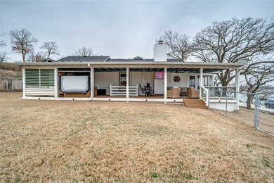 Fully updated lake front property on beautiful Lake Nocona w - photo 26