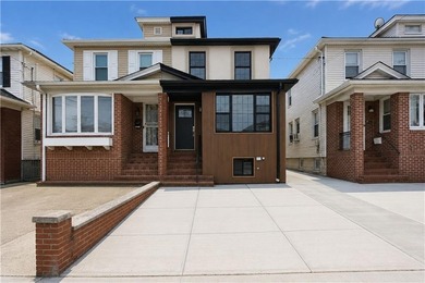 Beautifully renovated 3-bedroom, 3-bathroom home in desirable - photo 1