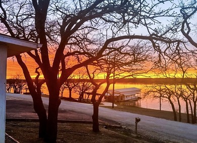 Fully updated lake front property on beautiful Lake Nocona w - photo 32