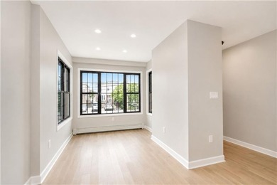 Beautifully renovated 3-bedroom, 3-bathroom home in desirable - photo 9