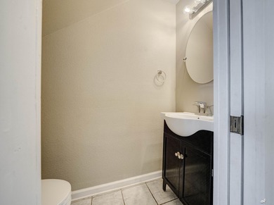 Updated, End Unit, gated backyard and additional privacy! Move - photo 7
