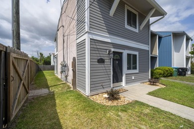 Updated, End Unit, gated backyard and additional privacy! Move - photo 9