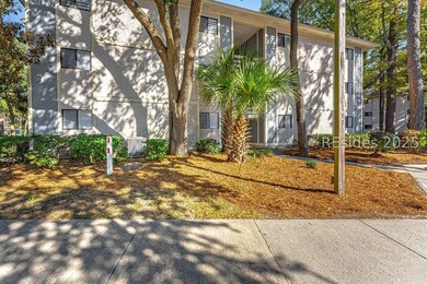 Flipflop distance to beach! This top floor corner Villa is just - photo 1