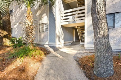 Flipflop distance to beach! This top floor corner Villa is just - photo 2