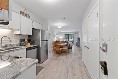 Flipflop distance to beach! This top floor corner Villa is just - photo 4