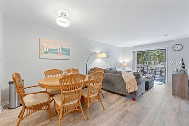 Flipflop distance to beach! This top floor corner Villa is just - photo 5