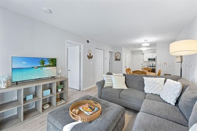 Flipflop distance to beach! This top floor corner Villa is just - photo 6
