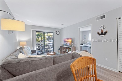Flipflop distance to beach! This top floor corner Villa is just - photo 7