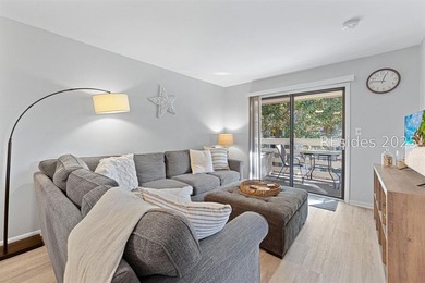 Flipflop distance to beach! This top floor corner Villa is just - photo 8