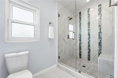 Beautiful end-unit townhome in a quiet interior location - photo 15