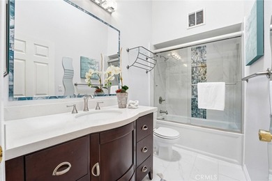Beautiful end-unit townhome in a quiet interior location - photo 18