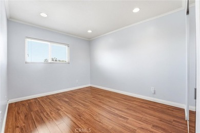 Beautiful end-unit townhome in a quiet interior location - photo 19