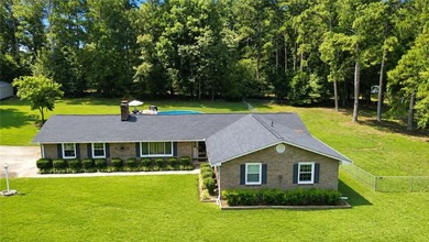 Welcome home to this beautifully maintained all-brick, 4-bedroom - photo 2