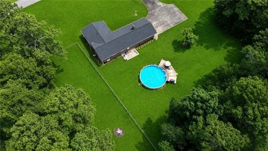 Welcome home to this beautifully maintained all-brick, 4-bedroom - photo 3