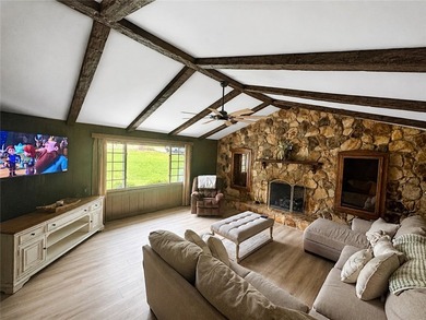 Welcome home to this beautifully maintained all-brick, 4-bedroom - photo 4