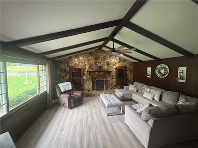 Welcome home to this beautifully maintained all-brick, 4-bedroom - photo 5
