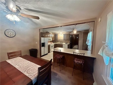 Welcome home to this beautifully maintained all-brick, 4-bedroom - photo 8