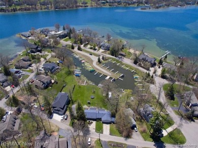 Upper Straits Lake Home For Sale in Orchard Lake Michigan