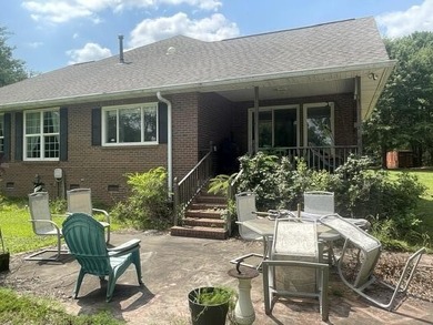 Well Maintained One Owner Custom Built Brick Home. Located Just - photo 3