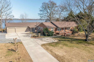Lake Home For Sale in Centre, Alabama