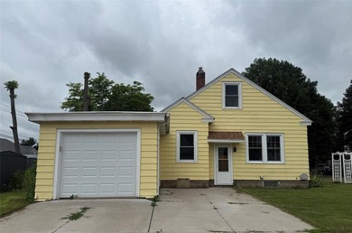 Here is your chance to own a nice house located on the East Hill - photo 2