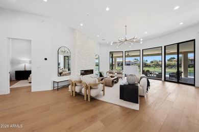 EXQUISITE Lakefront home in the exclusive gated community of Las - photo 5