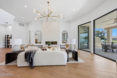 EXQUISITE Lakefront home in the exclusive gated community of Las - photo 9