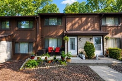 Welcome home to this beautifully maintained townhouse-style - photo 1