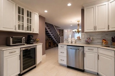 Welcome home to this beautifully maintained townhouse-style - photo 4
