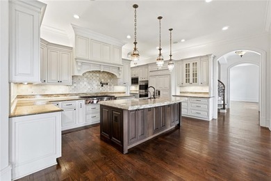 Exquisite Executive Estate with Golf Course Views in The Manor - photo 5