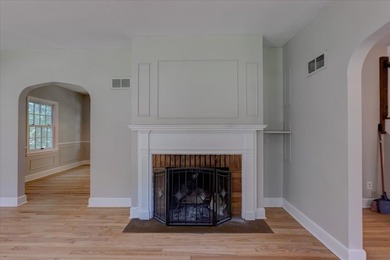 Grand Two-Story Home in Desirable Oakwood Heights! Welcome home - photo 8