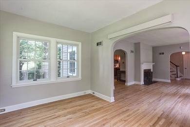 Grand Two-Story Home in Desirable Oakwood Heights! Welcome home - photo 9