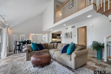 Beautiful Lakefront Home in the Gated Hideaway Lake Community - photo 4