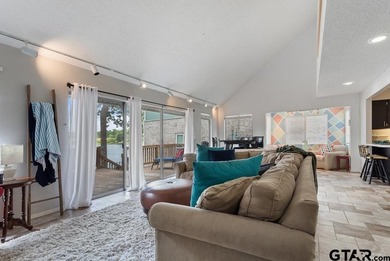 Beautiful Lakefront Home in the Gated Hideaway Lake Community - photo 5
