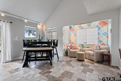Beautiful Lakefront Home in the Gated Hideaway Lake Community - photo 6