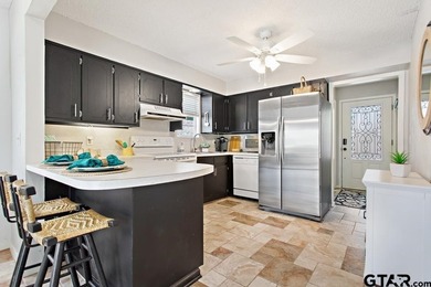 Beautiful Lakefront Home in the Gated Hideaway Lake Community - photo 7