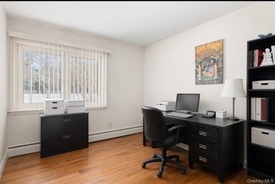 Spacious 5-Bedroom Splanch in Desirable Bay Shore. Welcome to - photo 11