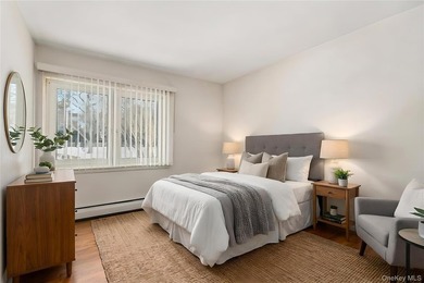 Spacious 5-Bedroom Splanch in Desirable Bay Shore. Welcome to - photo 12