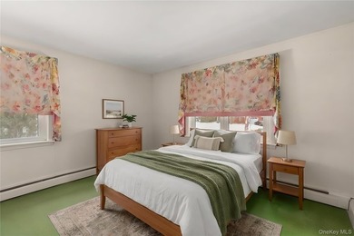 Spacious 5-Bedroom Splanch in Desirable Bay Shore. Welcome to - photo 13