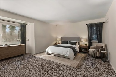 Spacious 5-Bedroom Splanch in Desirable Bay Shore. Welcome to - photo 14