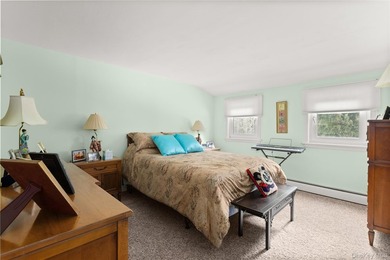 Spacious 5-Bedroom Splanch in Desirable Bay Shore. Welcome to - photo 16