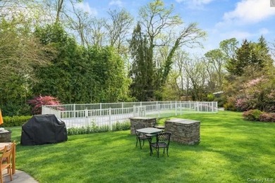 Spacious 5-Bedroom Splanch in Desirable Bay Shore. Welcome to - photo 20