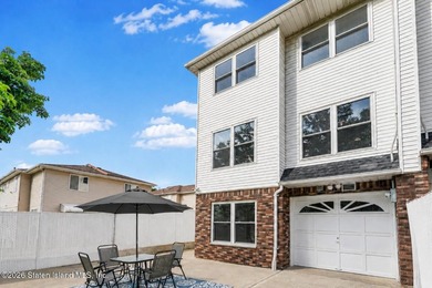 Welcome to this beautiful end-unit townhouse in the heart of - photo 5